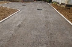 Préparation pour une allée en tarmac