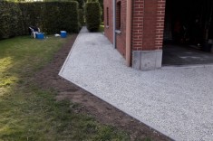 Pose de cailloux en porphyre